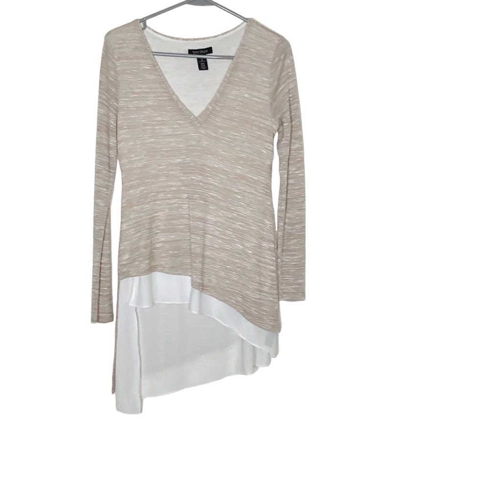 WHITE House Black Market V neckline asymetrical blouse. Size XS